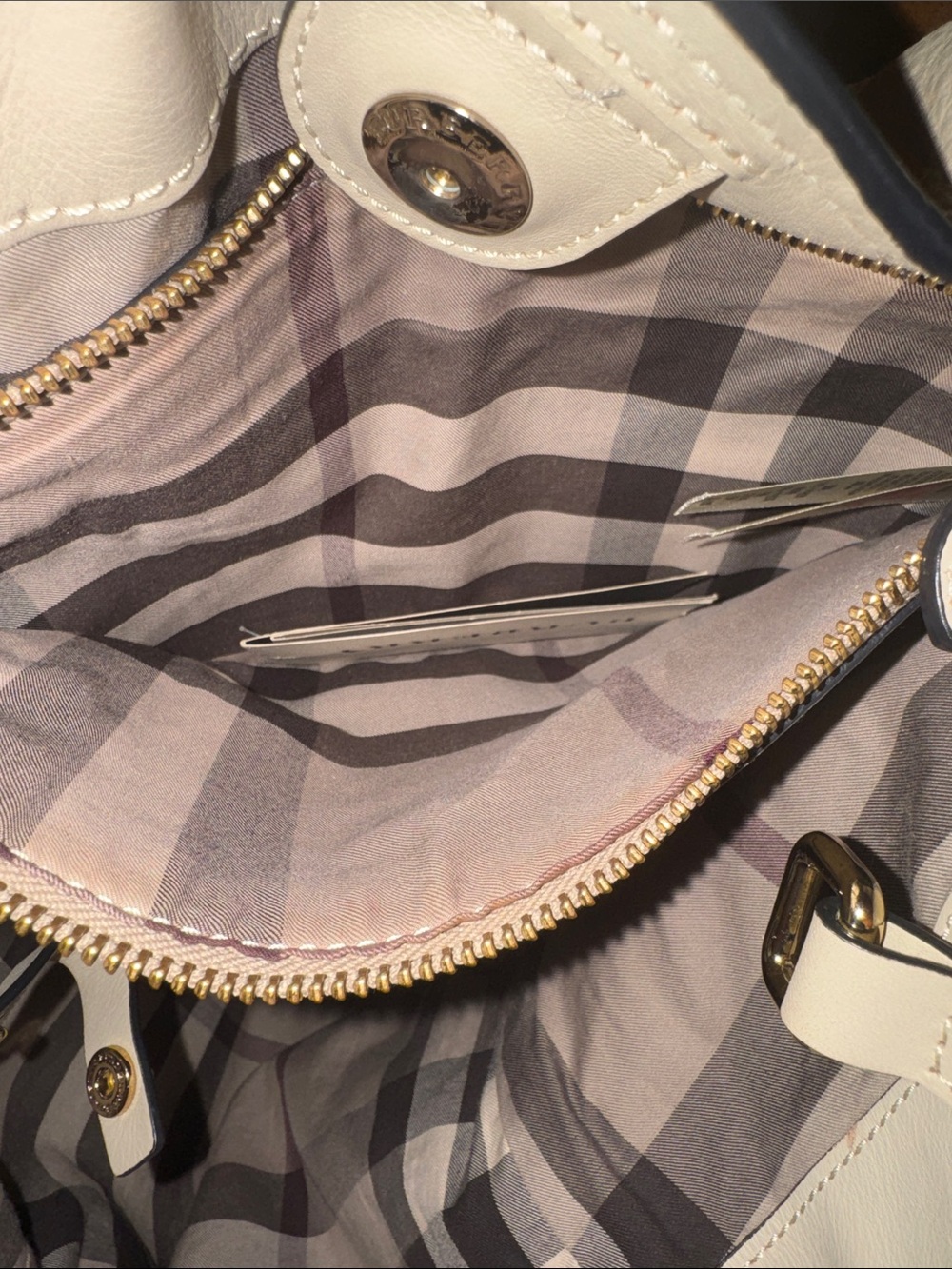 Burberry Cream Leather Hobo Bag with Tassel and Burberry Wallet Bundle - Picture 4 of 16